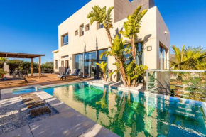 Villa with pool and stunning view